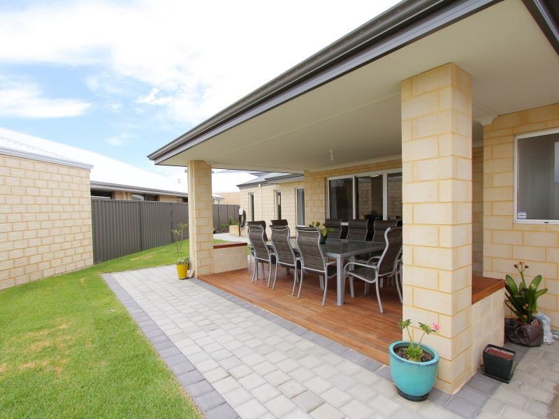 24 Strathclyde Circuit, Champion Lakes WA 6111