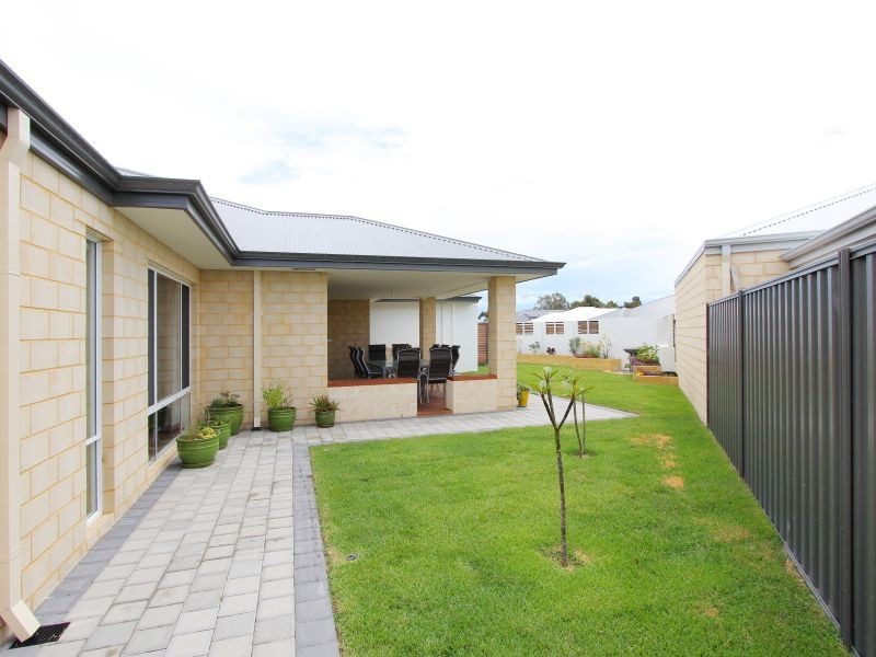 24 Strathclyde Circuit, Champion Lakes WA 6111