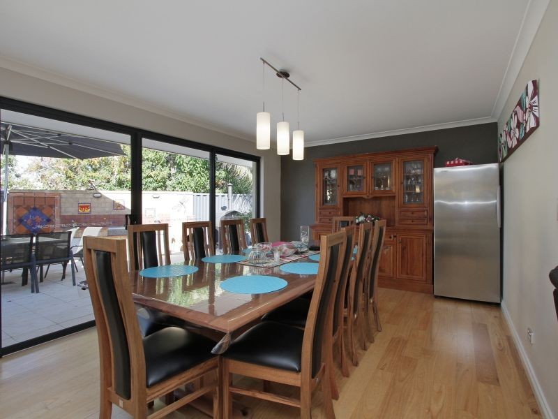 2 Redheart Drive, Thornlie WA 6108