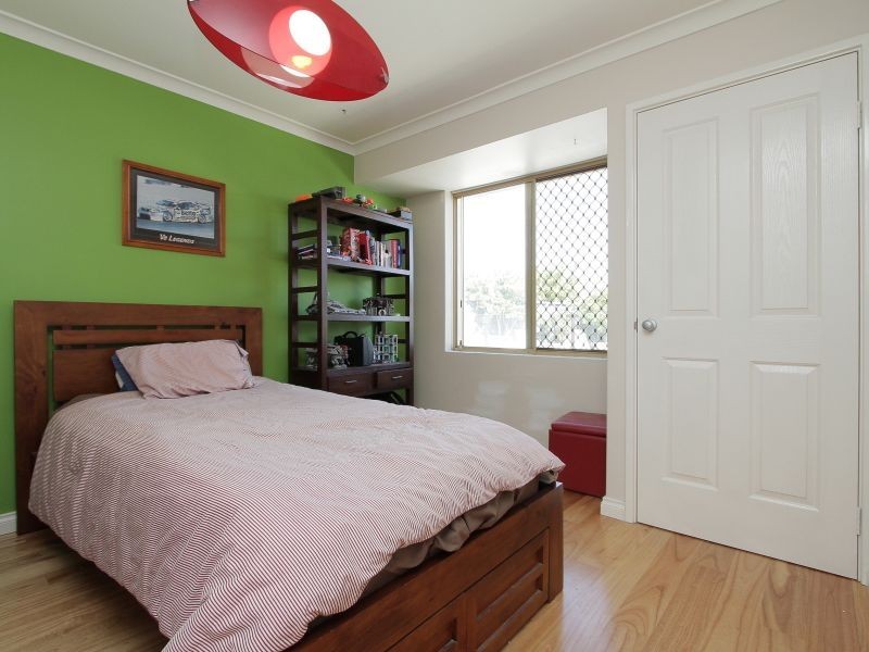 2 Redheart Drive, Thornlie WA 6108