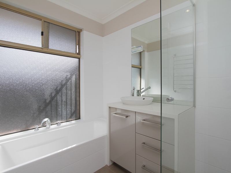 2 Redheart Drive, Thornlie WA 6108