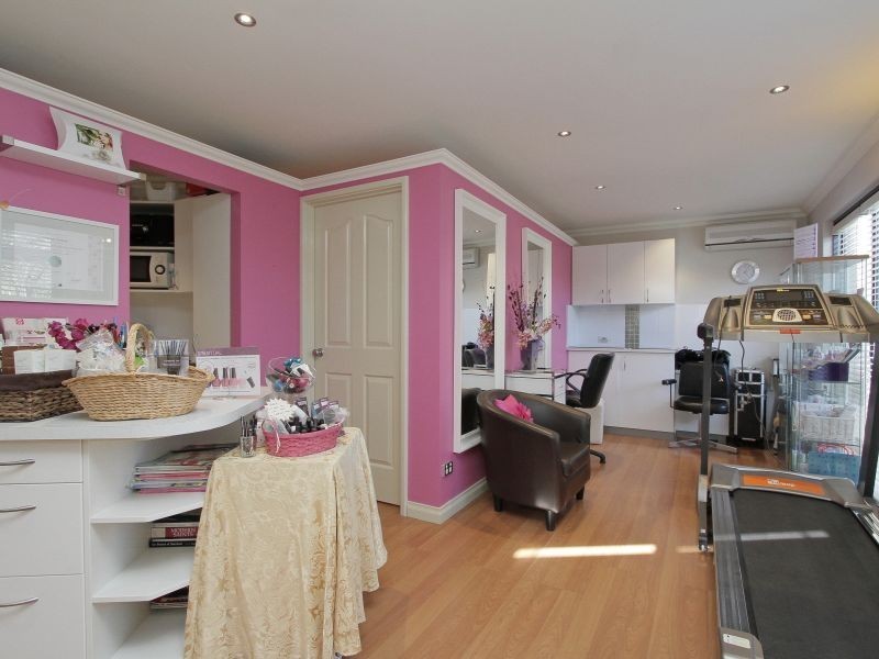 2 Redheart Drive, Thornlie WA 6108