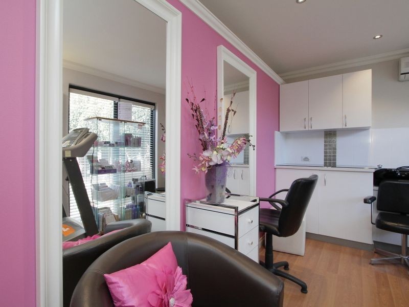 2 Redheart Drive, Thornlie WA 6108