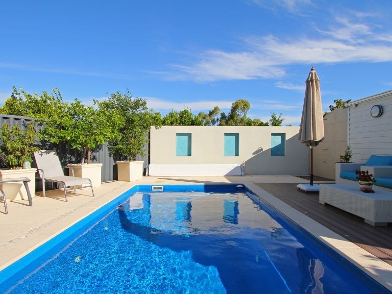 2 Redheart Drive, Thornlie WA 6108