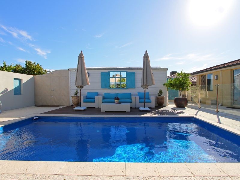 2 Redheart Drive, Thornlie WA 6108