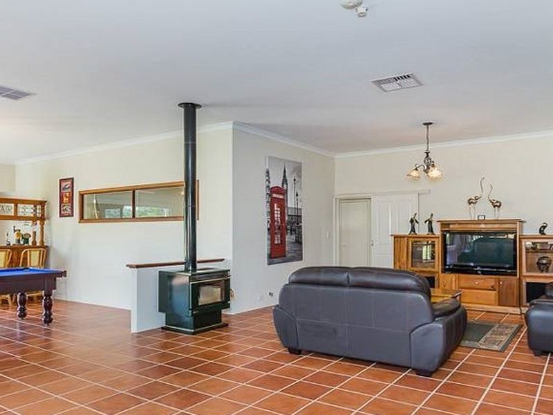 19 Willaring Drive, Beckenham WA 6107