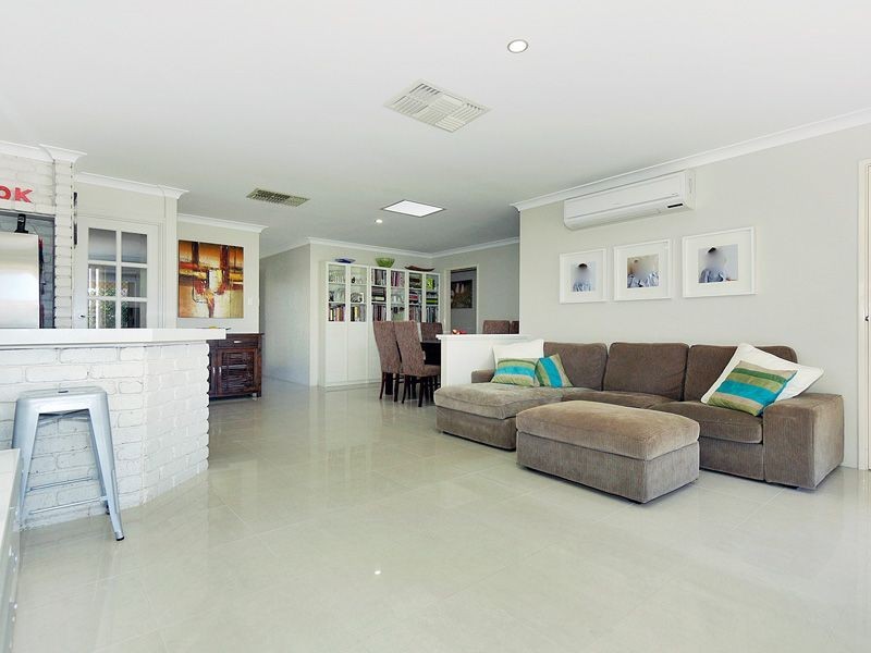 11 Challenger Drive, Thornlie WA 6108