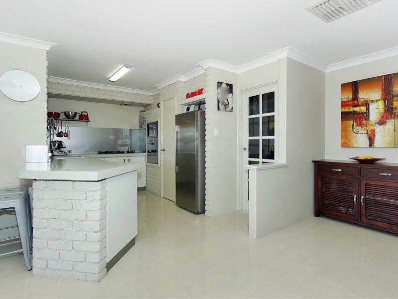 11 Challenger Drive, Thornlie WA 6108