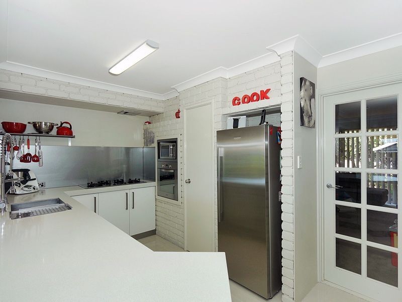 11 Challenger Drive, Thornlie WA 6108