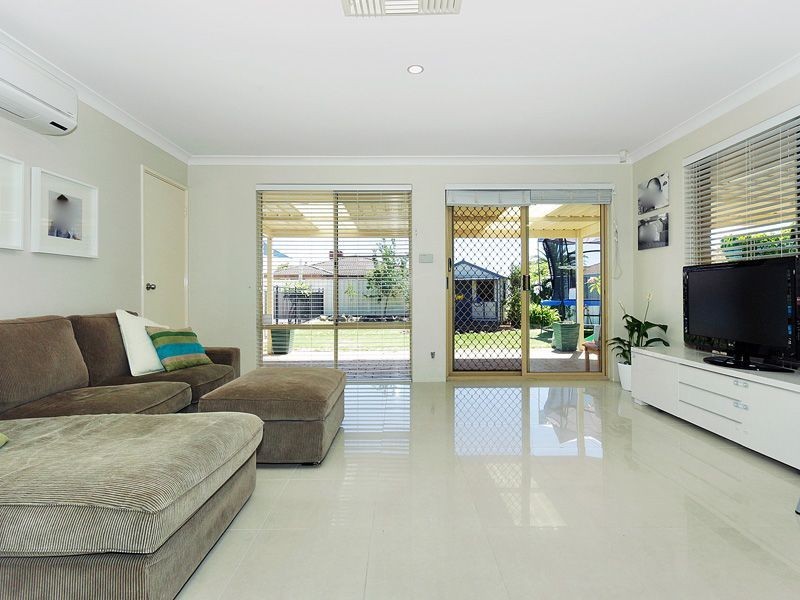 11 Challenger Drive, Thornlie WA 6108