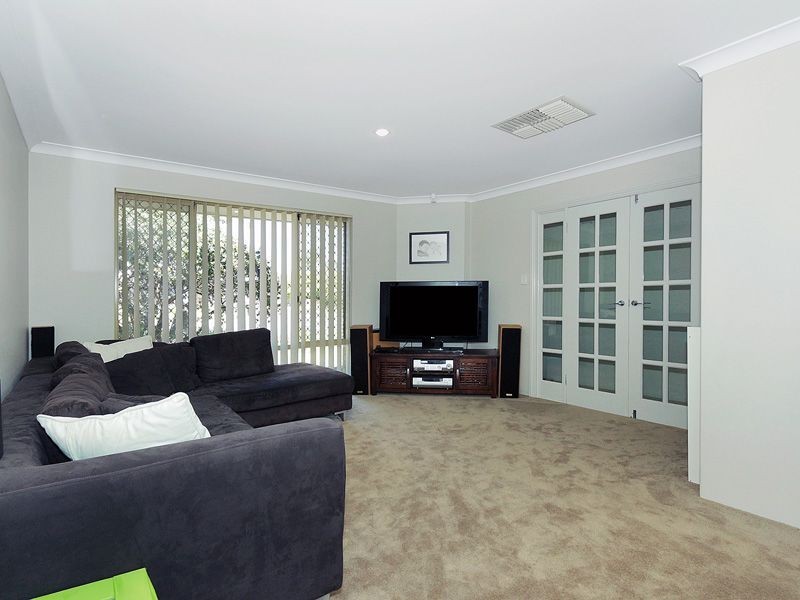 11 Challenger Drive, Thornlie WA 6108