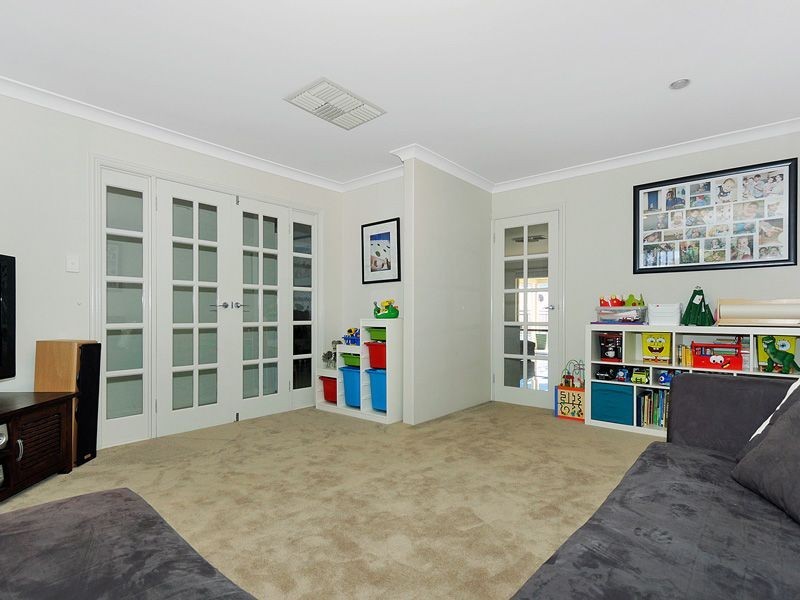 11 Challenger Drive, Thornlie WA 6108