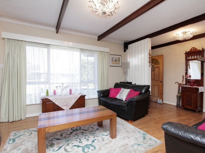 37 Amanda Drive, Camillo WA 6111