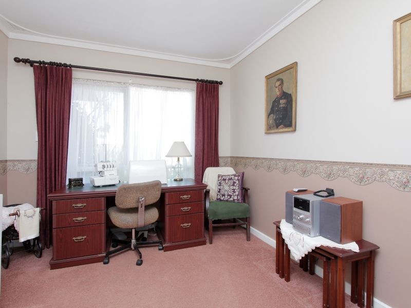 37 Amanda Drive, Camillo WA 6111