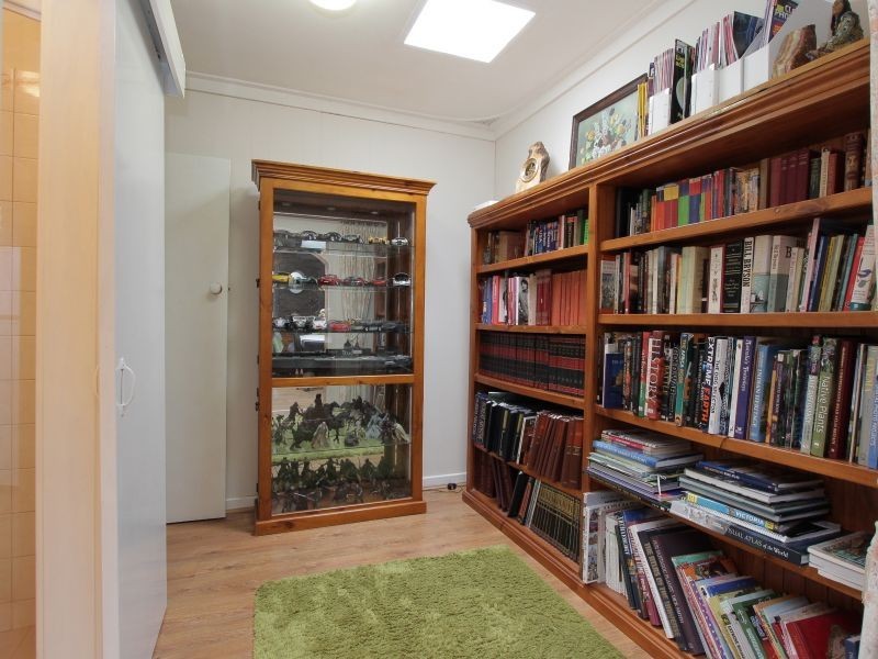 37 Amanda Drive, Camillo WA 6111