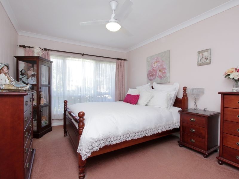 37 Amanda Drive, Camillo WA 6111