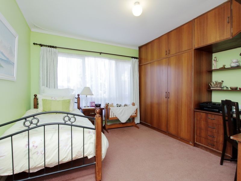 37 Amanda Drive, Camillo WA 6111