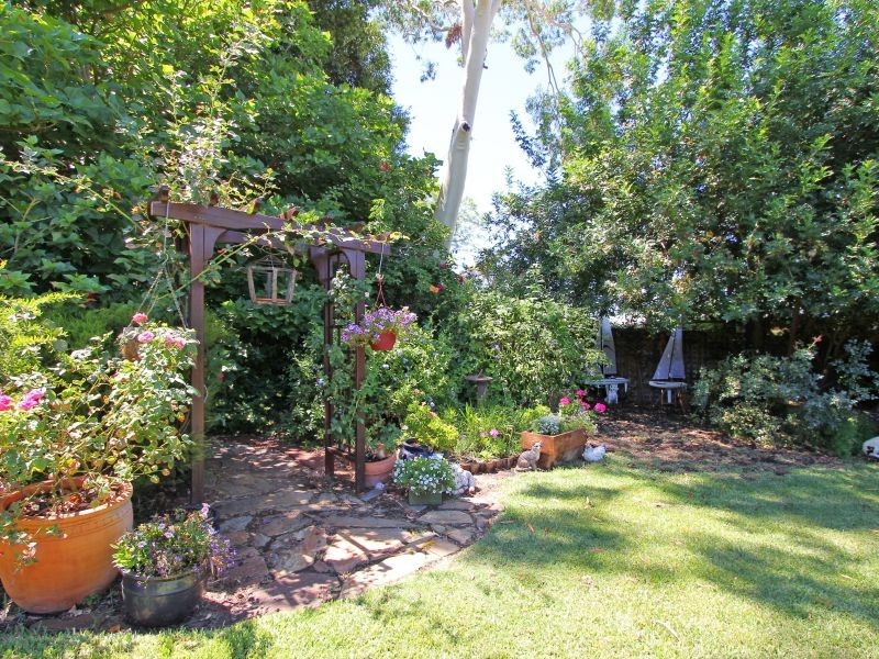 37 Amanda Drive, Camillo WA 6111