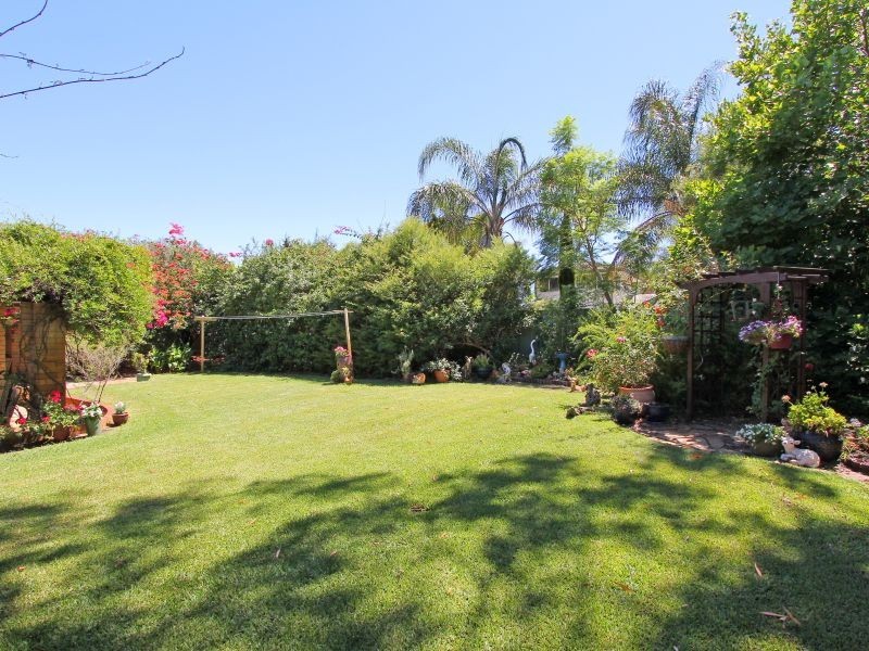 37 Amanda Drive, Camillo WA 6111