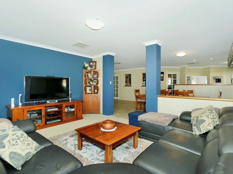 13 Buvelot Turn, Southern River WA 6110