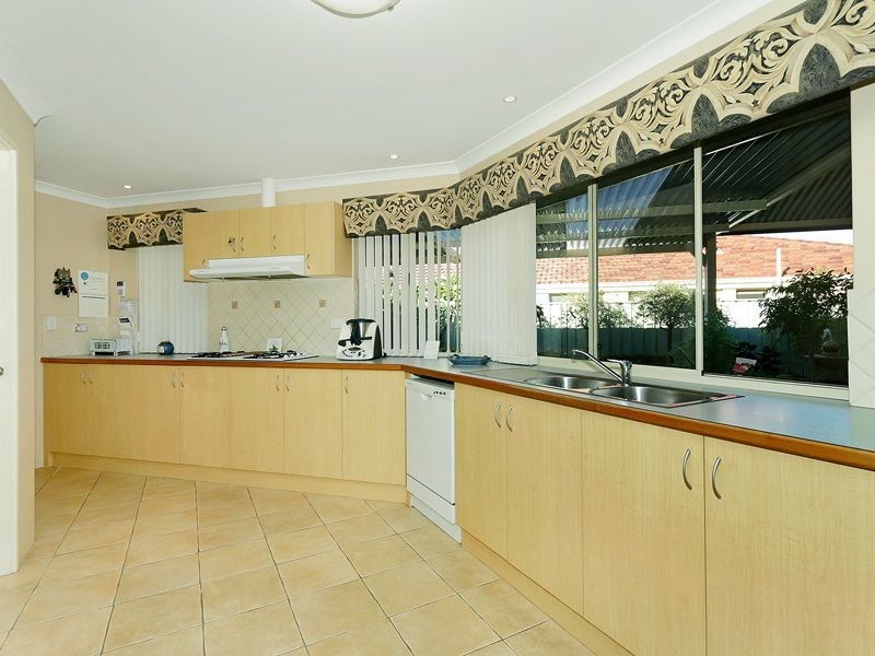 13 Buvelot Turn, Southern River WA 6110