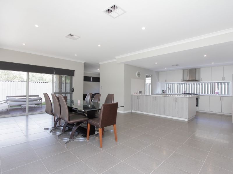 49 Tramontane Approach, Caversham WA 6055