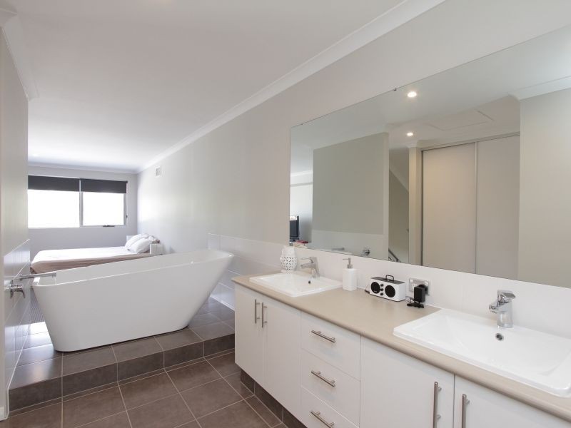 49 Tramontane Approach, Caversham WA 6055