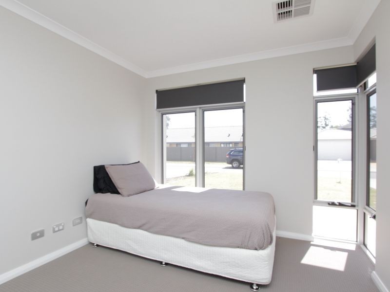 49 Tramontane Approach, Caversham WA 6055