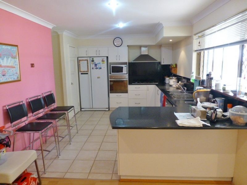 17 Sutherland Drive, Thornlie WA 6108