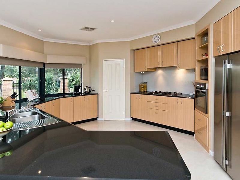 8 Rousham Street, Canning Vale WA 6155