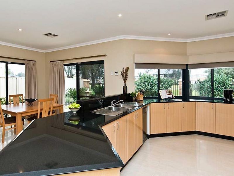 8 Rousham Street, Canning Vale WA 6155