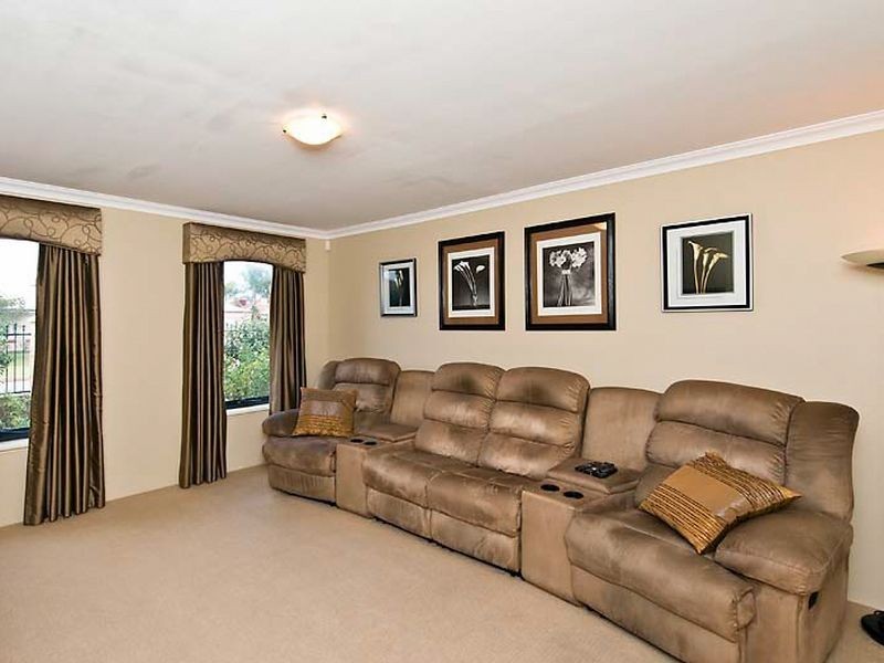 8 Rousham Street, Canning Vale WA 6155