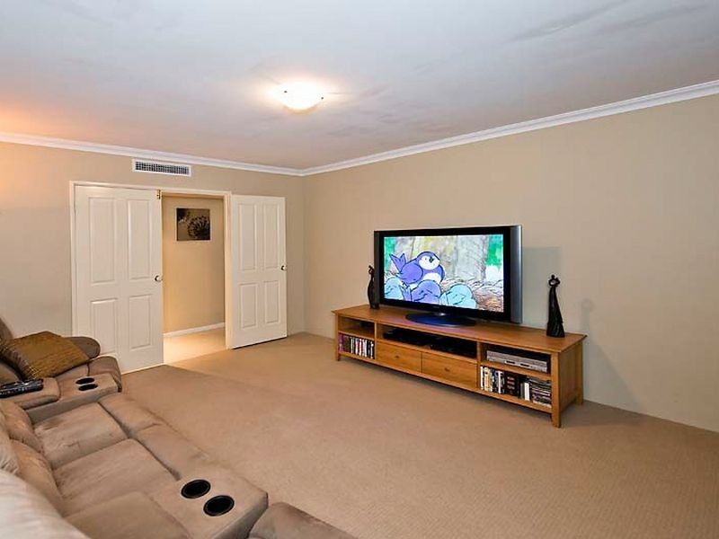 8 Rousham Street, Canning Vale WA 6155