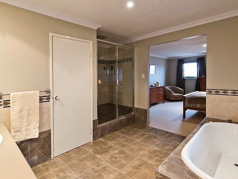 8 Rousham Street, Canning Vale WA 6155