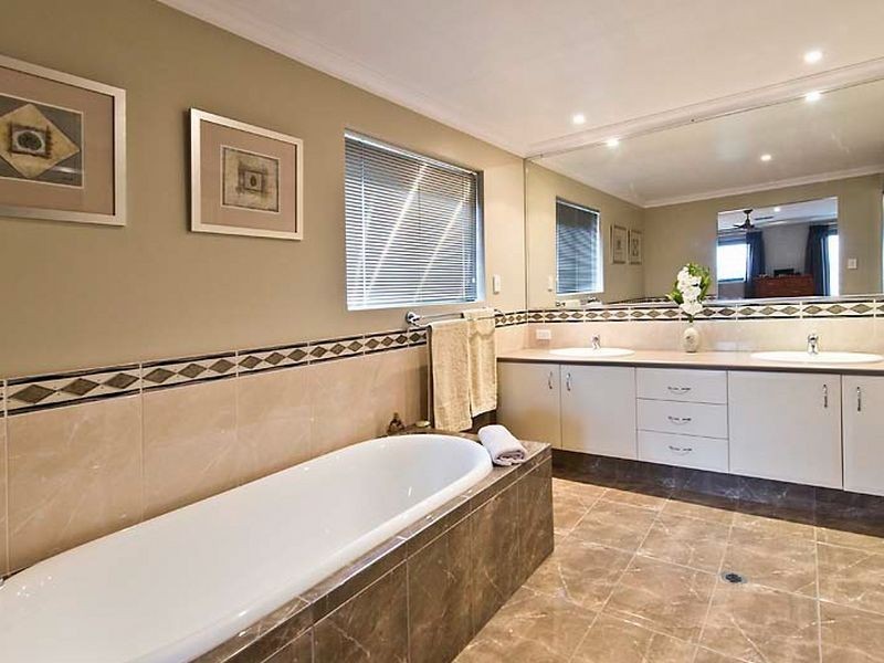 8 Rousham Street, Canning Vale WA 6155