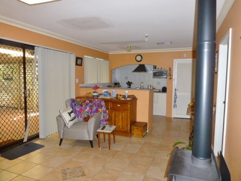 82 Regency Drive, Thornlie WA 6108