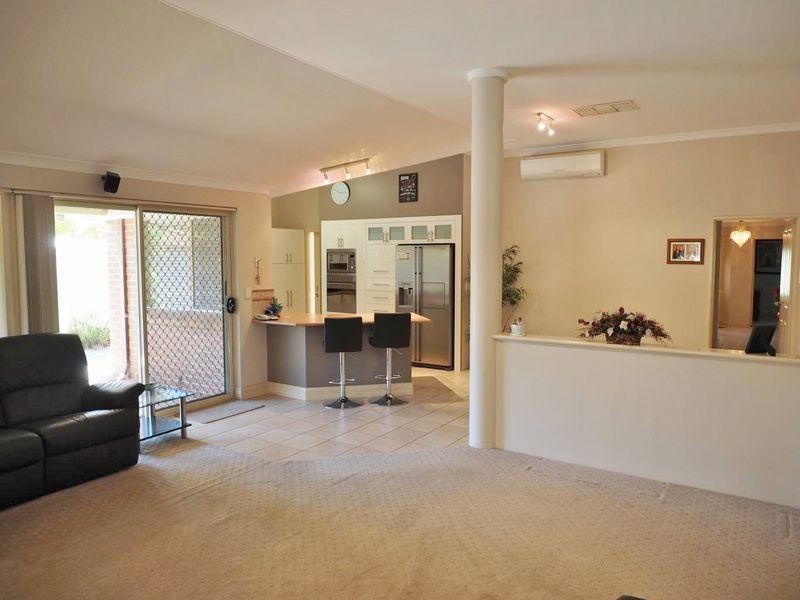 12 Burford Place, Canning Vale WA 6155