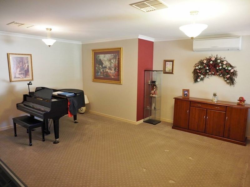 12 Burford Place, Canning Vale WA 6155