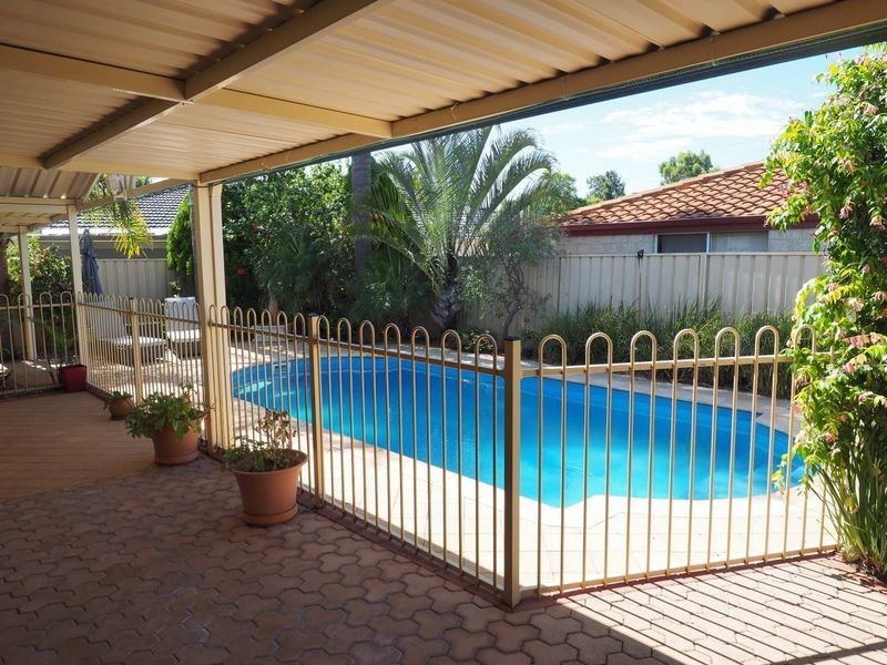 12 Burford Place, Canning Vale WA 6155