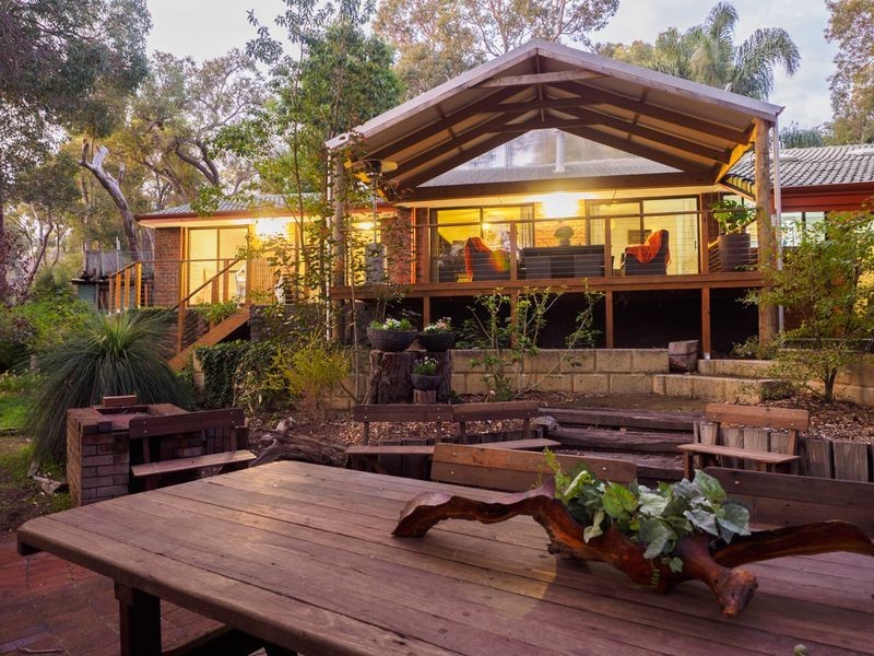 8 Michael Road, Roleystone WA 6111