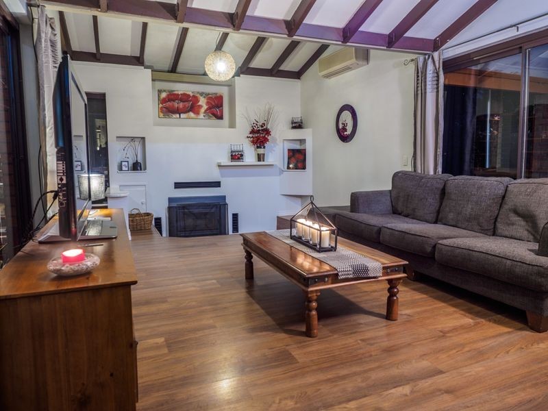 8 Michael Road, Roleystone WA 6111