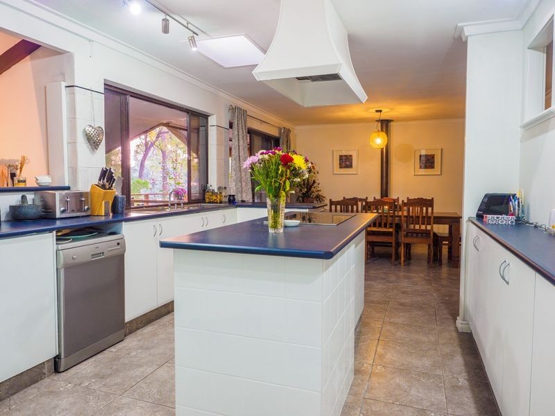 8 Michael Road, Roleystone WA 6111