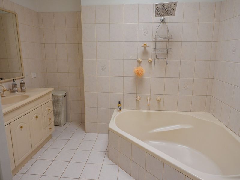 8 Michael Road, Roleystone WA 6111