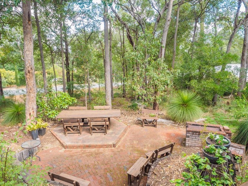 8 Michael Road, Roleystone WA 6111