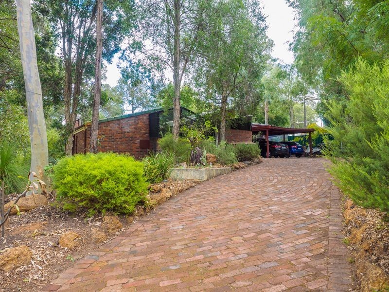 8 Michael Road, Roleystone WA 6111