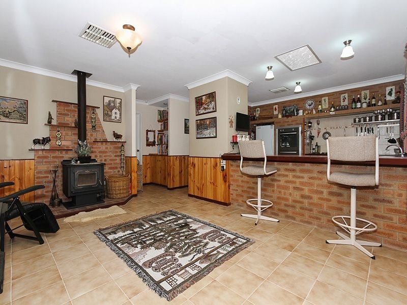 25 Forest Crescent, Thornlie WA 6108