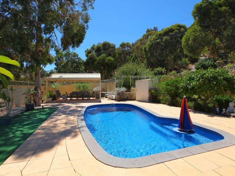 11 Milleara Road, Martin WA 6110