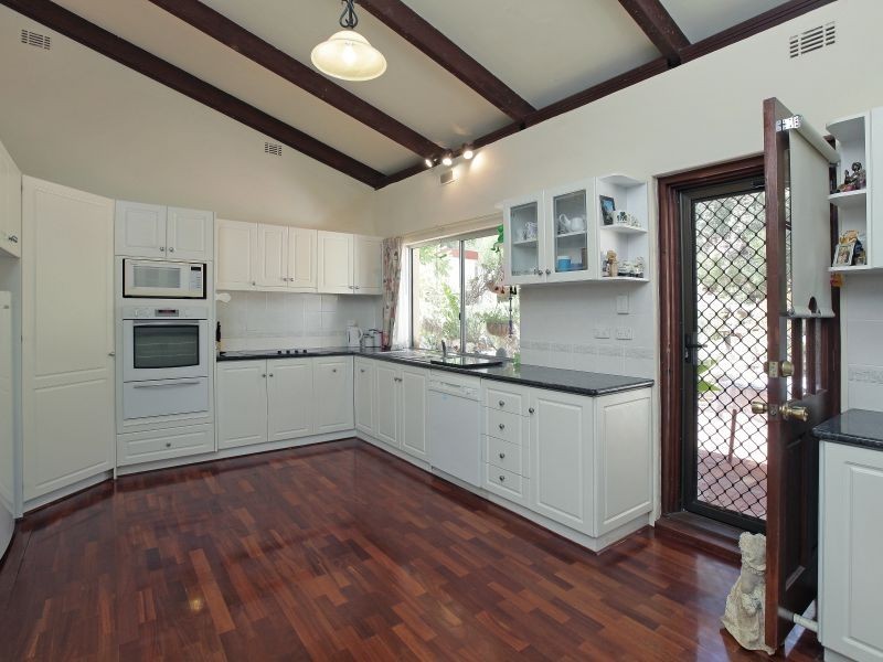 11 Milleara Road, Martin WA 6110