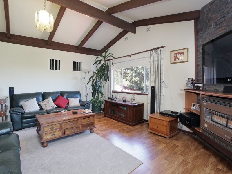 11 Milleara Road, Martin WA 6110