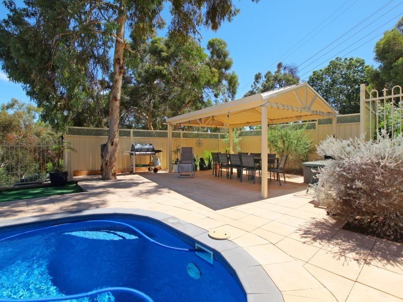 11 Milleara Road, Martin WA 6110